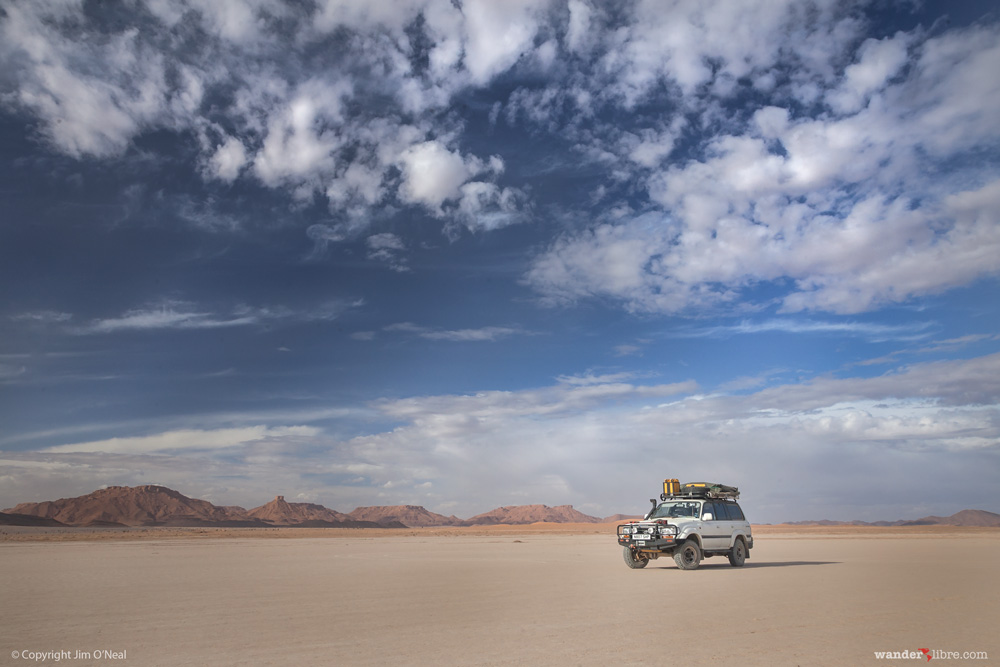Toyota Land Cruiser 80 Series in the Moroccan desert